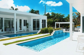 Men only clothing option guesthouse near Wilton Manors